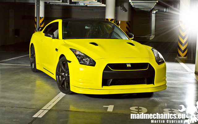 Nissan Gtr Yellow