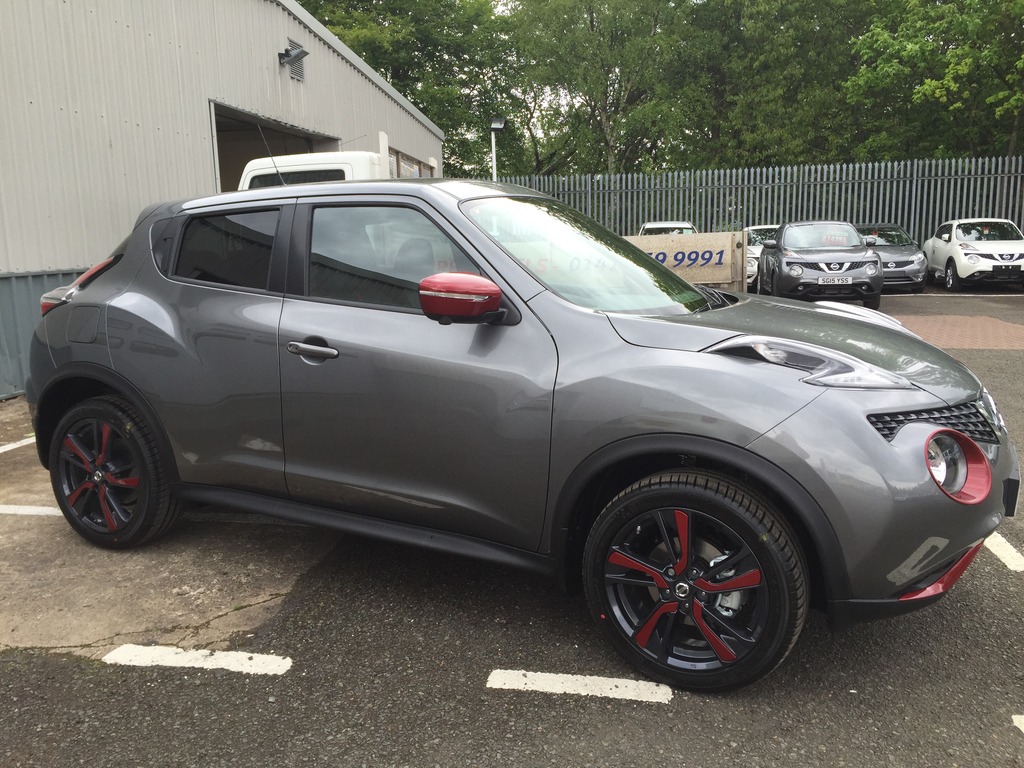 Nissan Juke Grey And Red