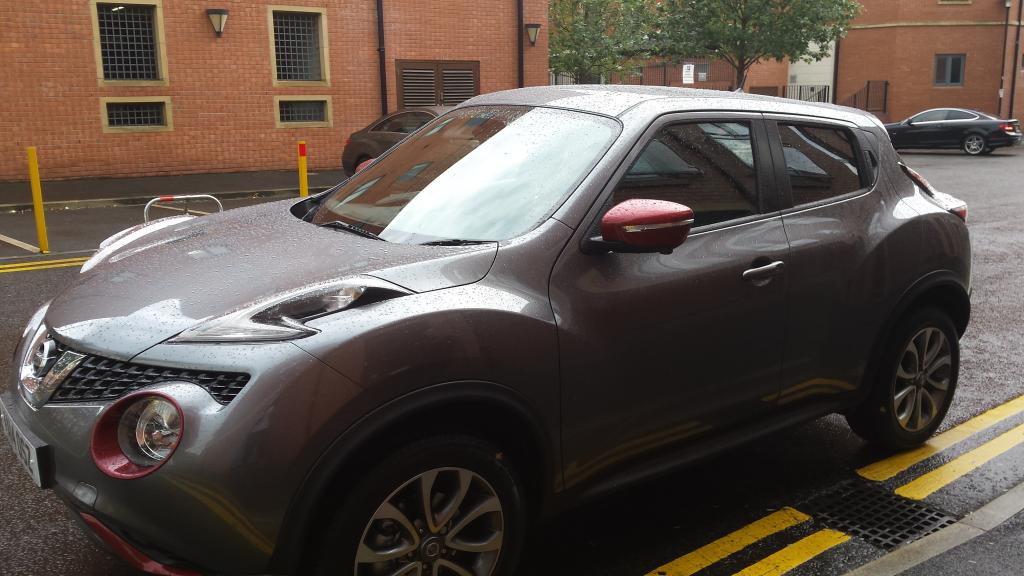 Nissan Juke Grey And Red