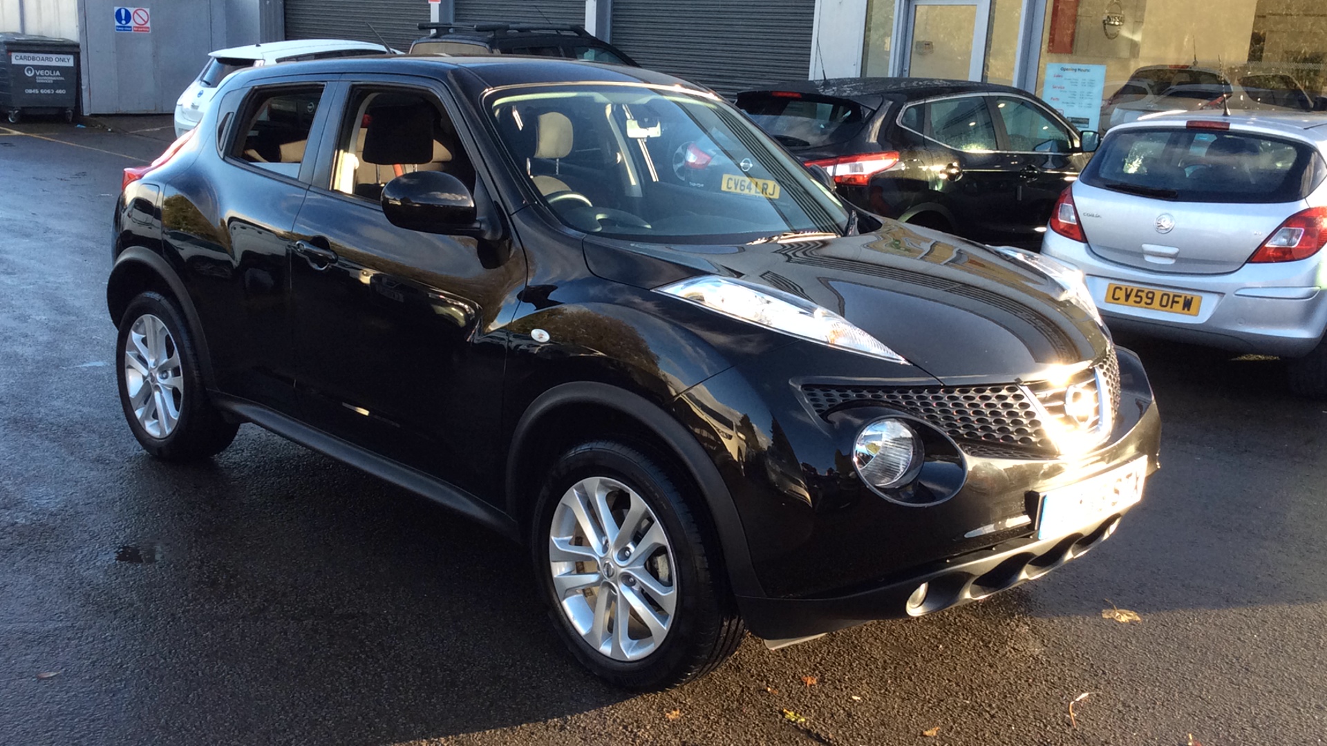 Nissan Juke Pearl Black