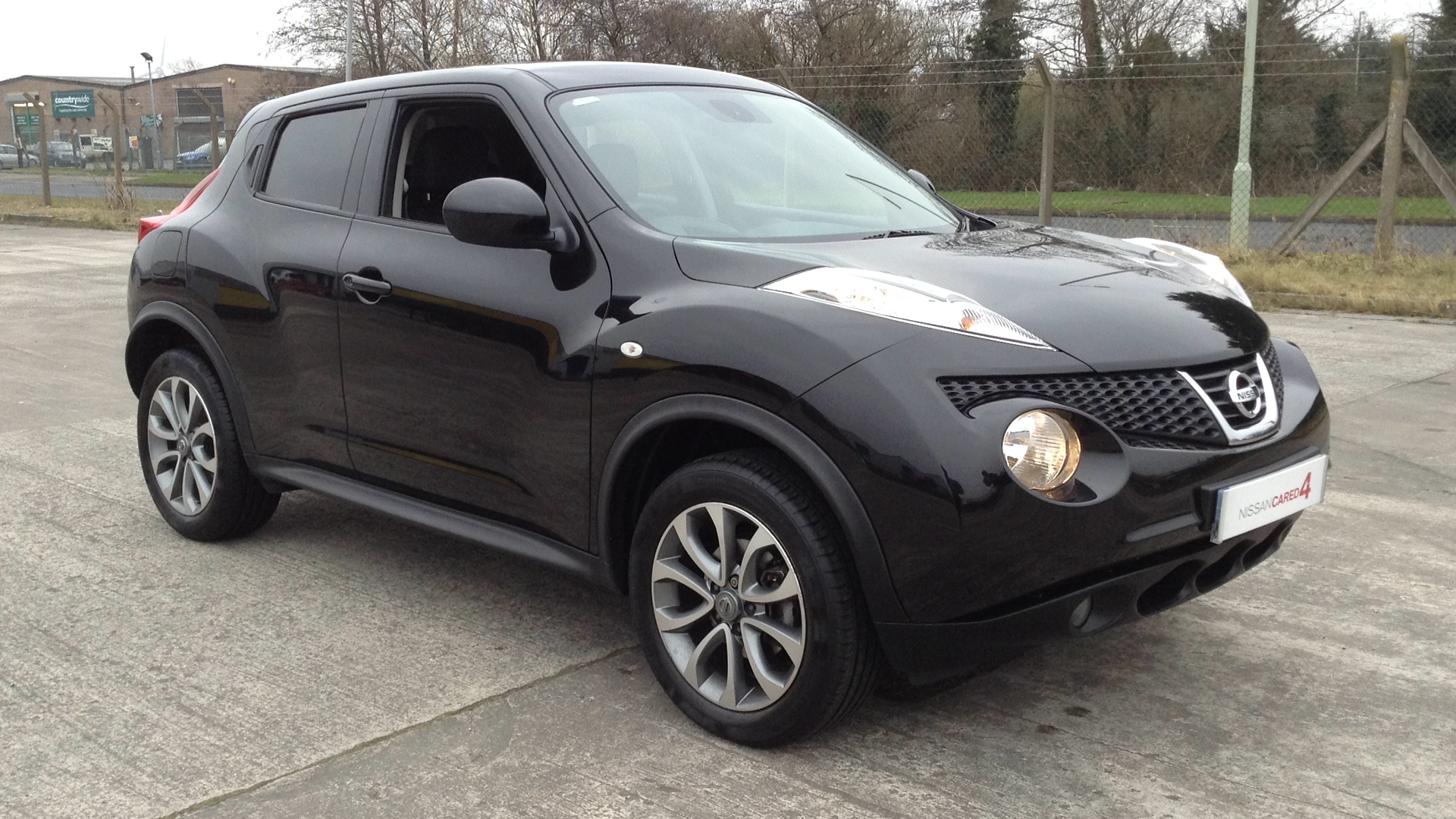 Nissan Juke Pearl Black