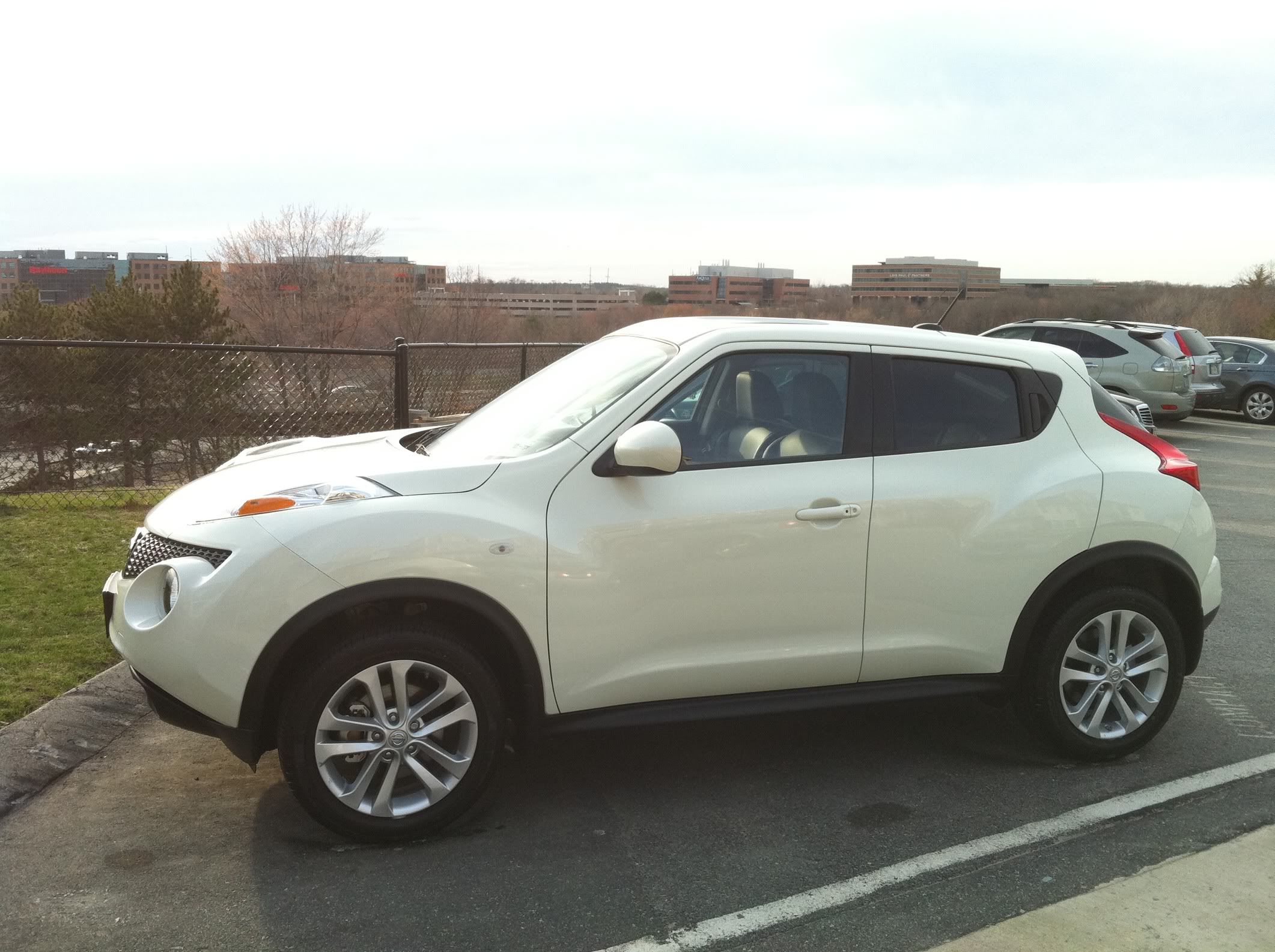 Nissan Juke White Pearl
