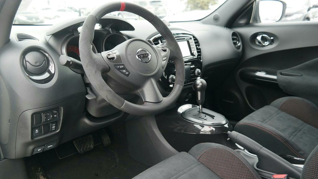 Nissan Juke White Pearl