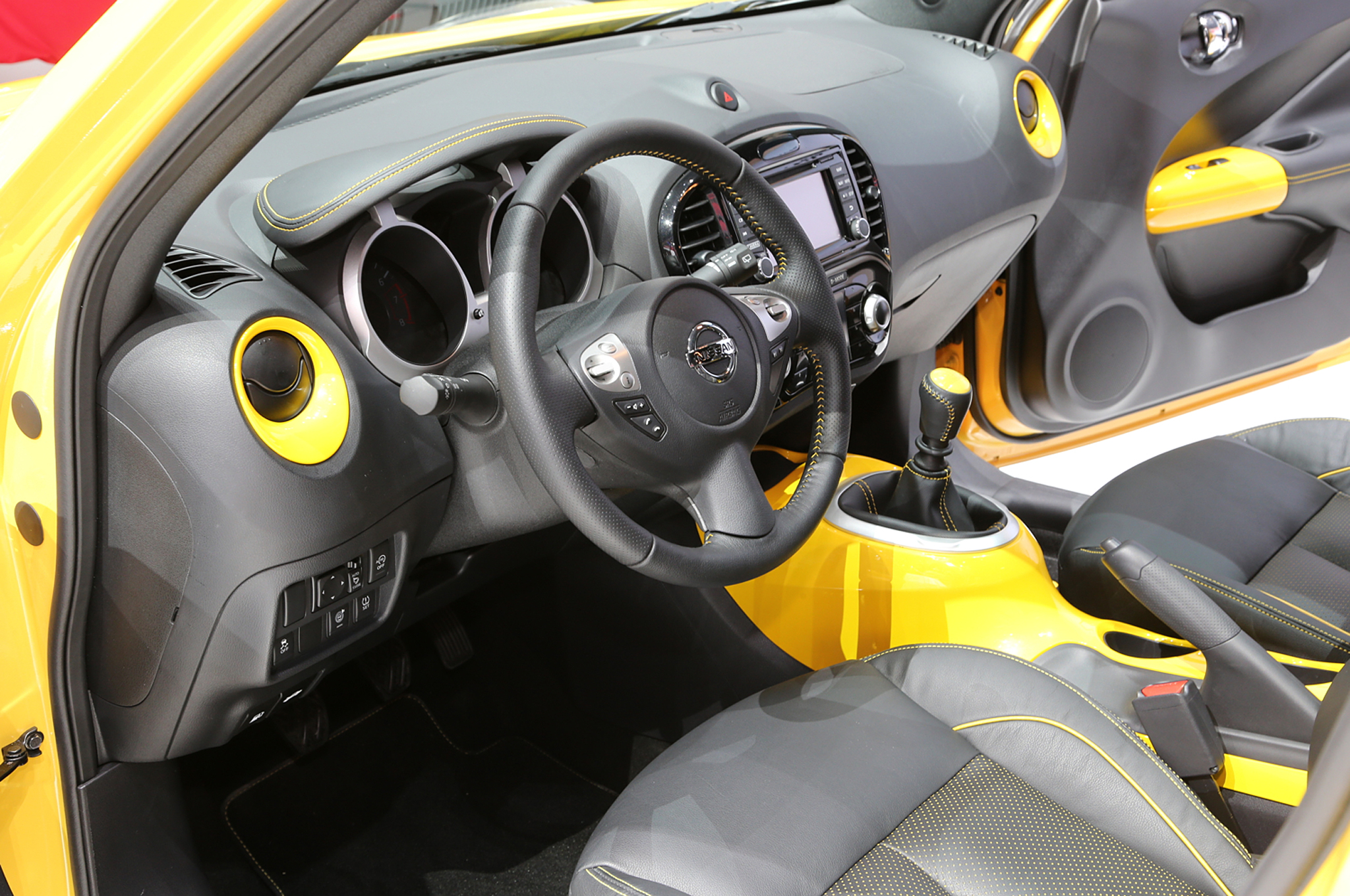 Nissan Juke Yellow 2015