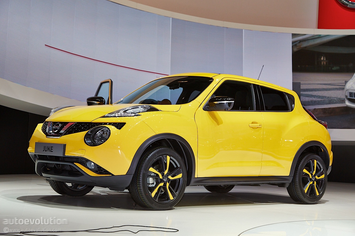 Nissan Juke Yellow