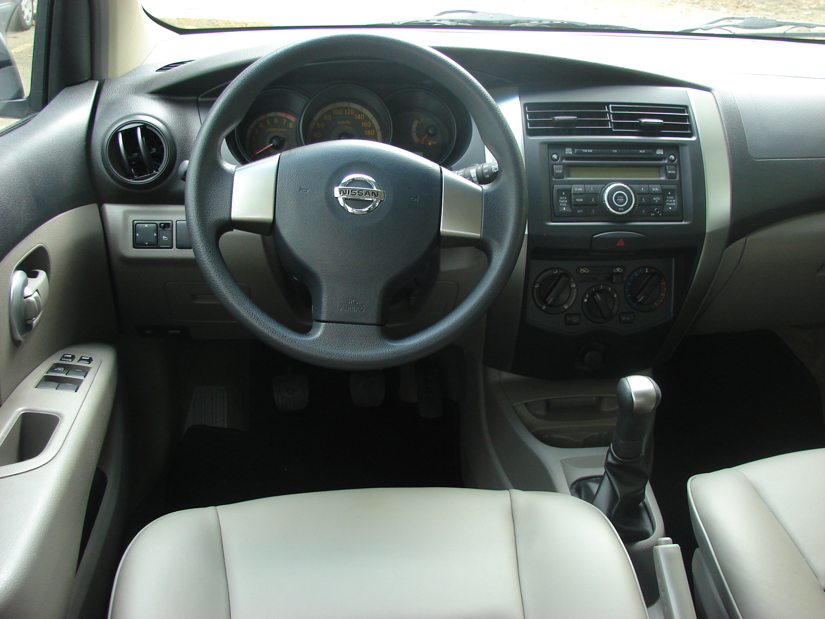 Nissan Livina 2010