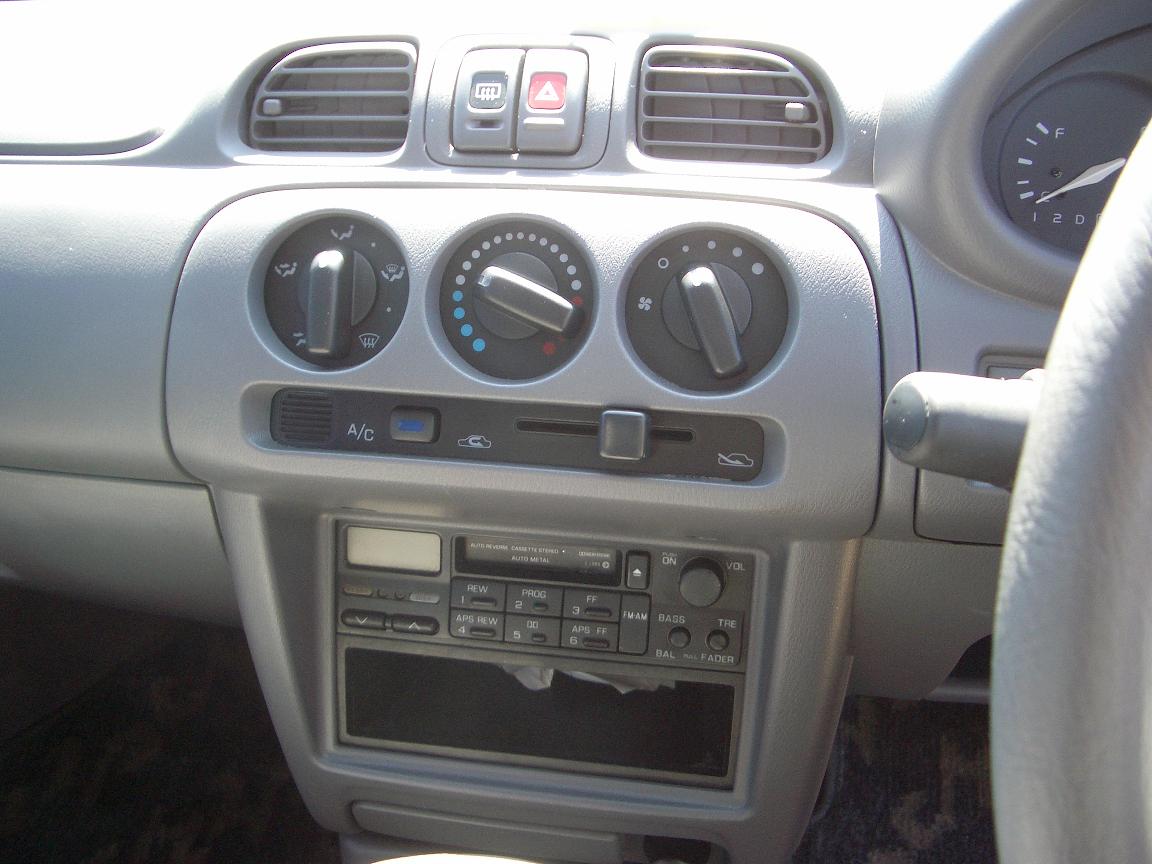 Nissan March 2000