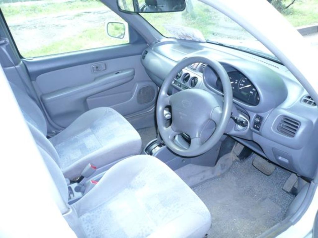 Nissan March 2000