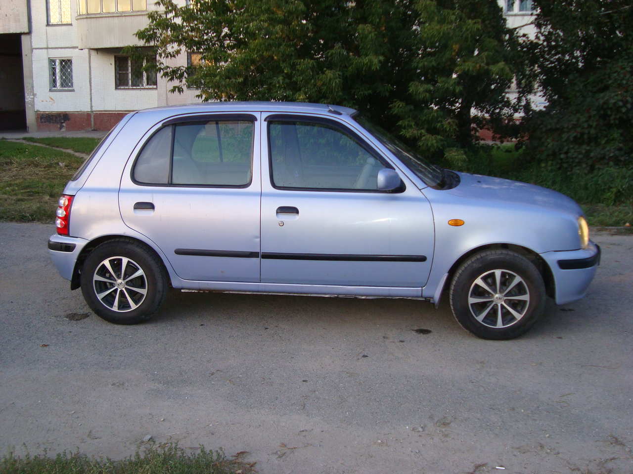 Nissan March 2000