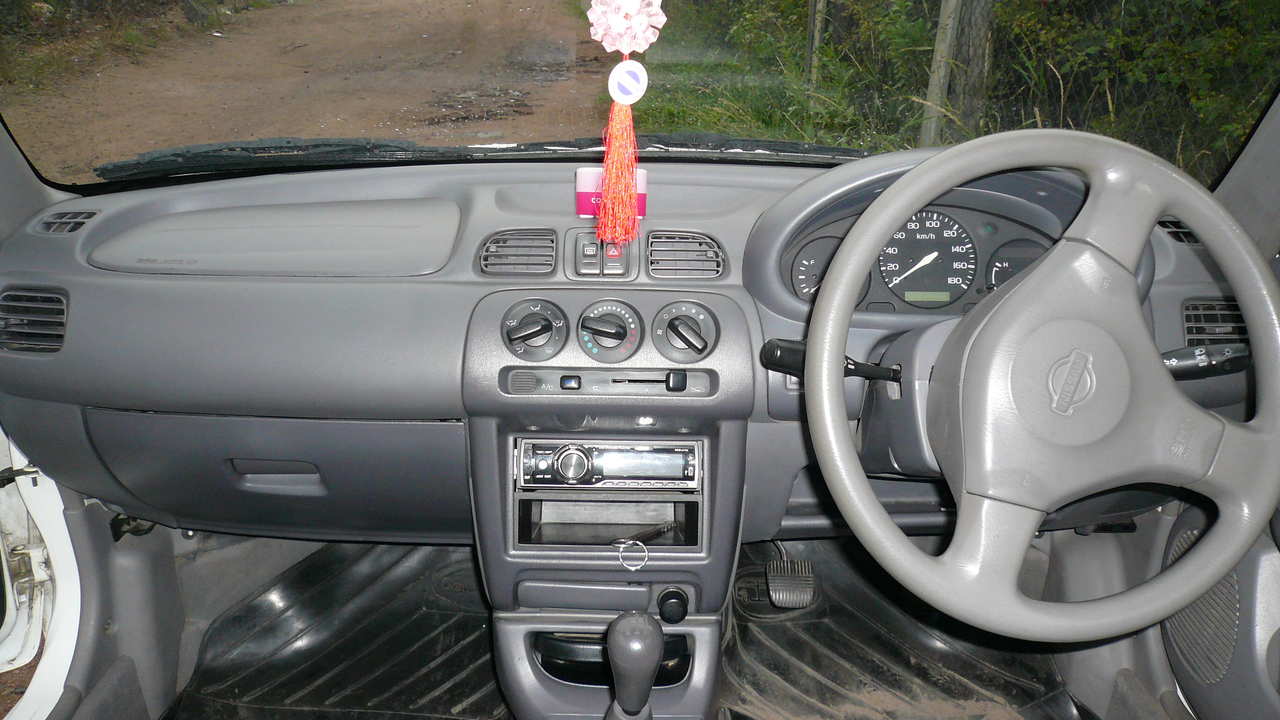 Nissan March 2001
