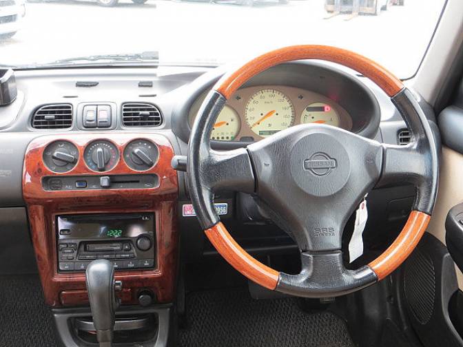 Nissan March Bolero