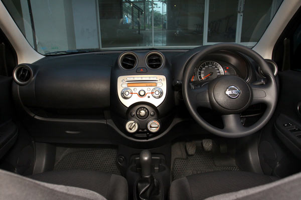 Nissan March Manual