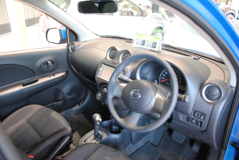 Nissan March Manual