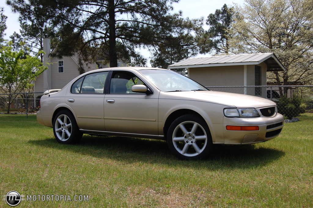 Nissan Maxima Gold