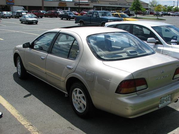 Nissan Maxima Gold