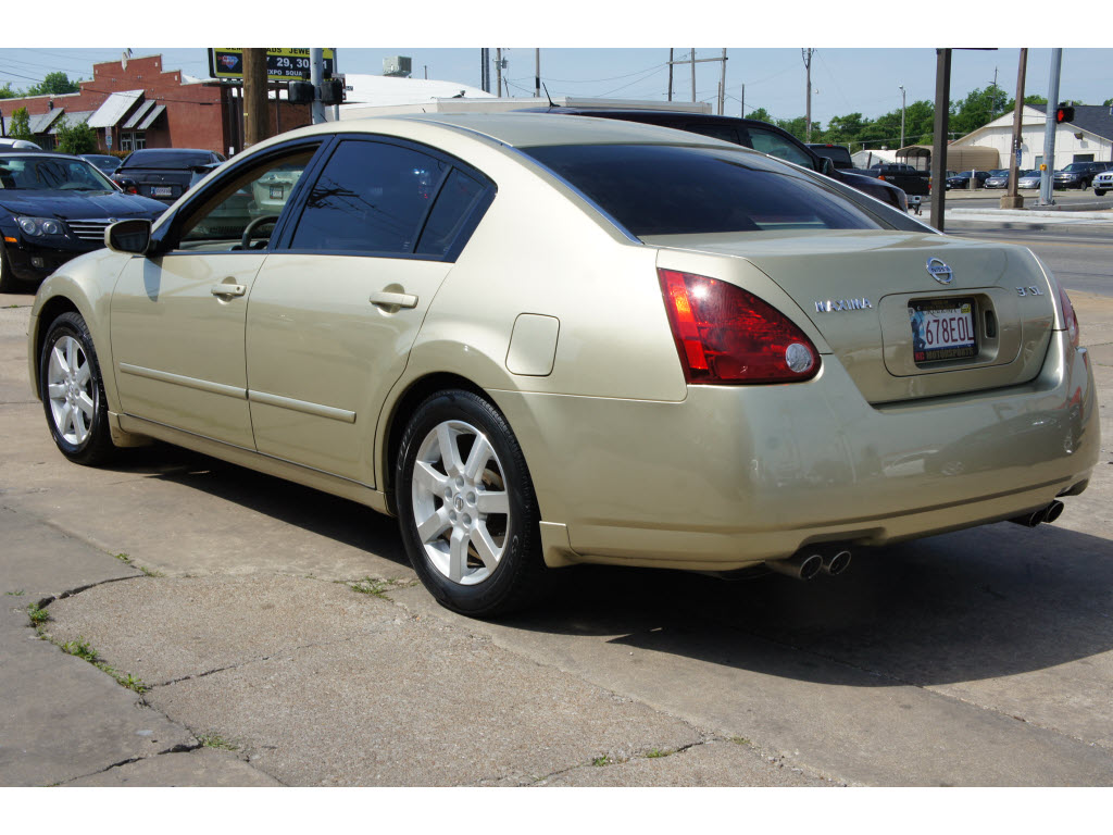 Nissan Maxima Gold