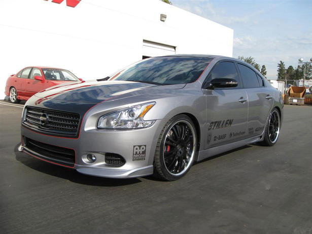 Nissan Maxima Racing