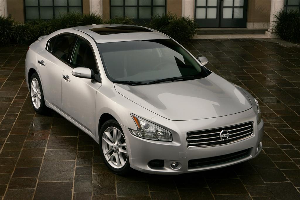 Nissan Maxima Sport
