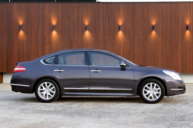 Nissan Maxima St