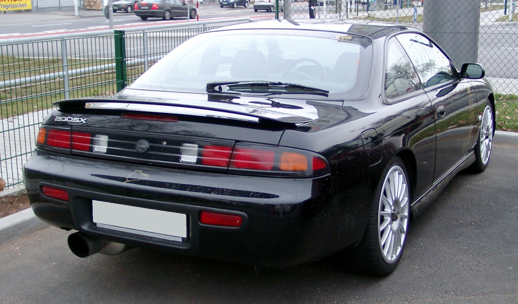Nissan 200
