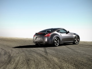 Nissan 320
