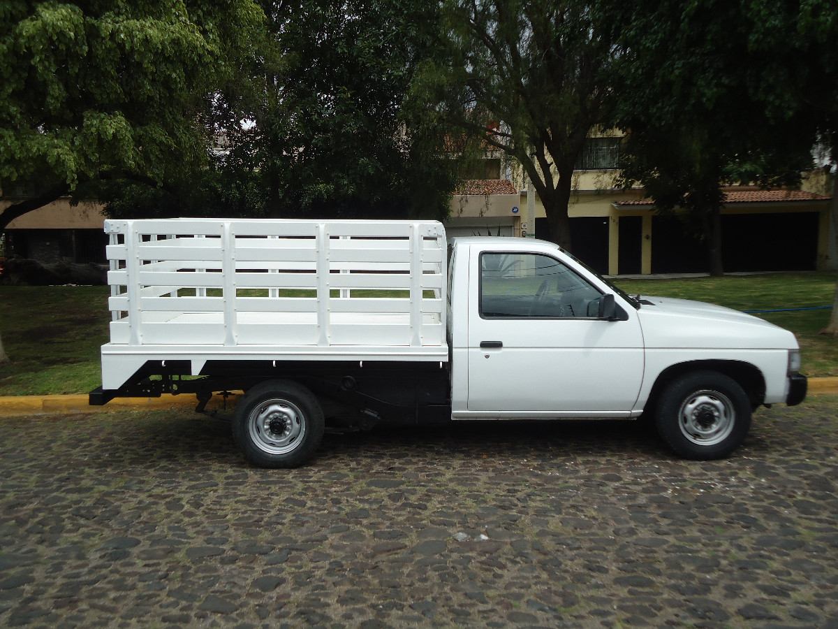Nissan Estacas
