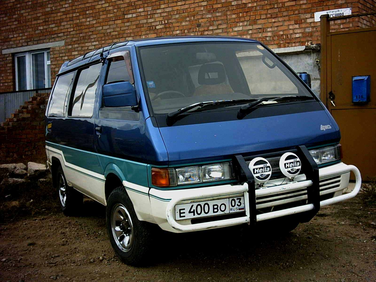 Nissan Largo