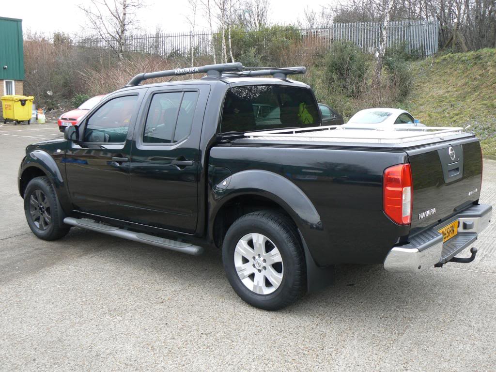 Nissan Navara Black