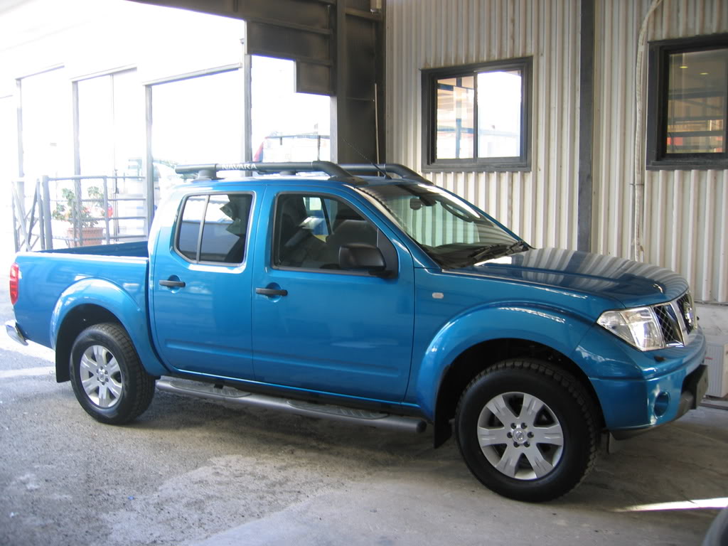 Nissan Navara Blue