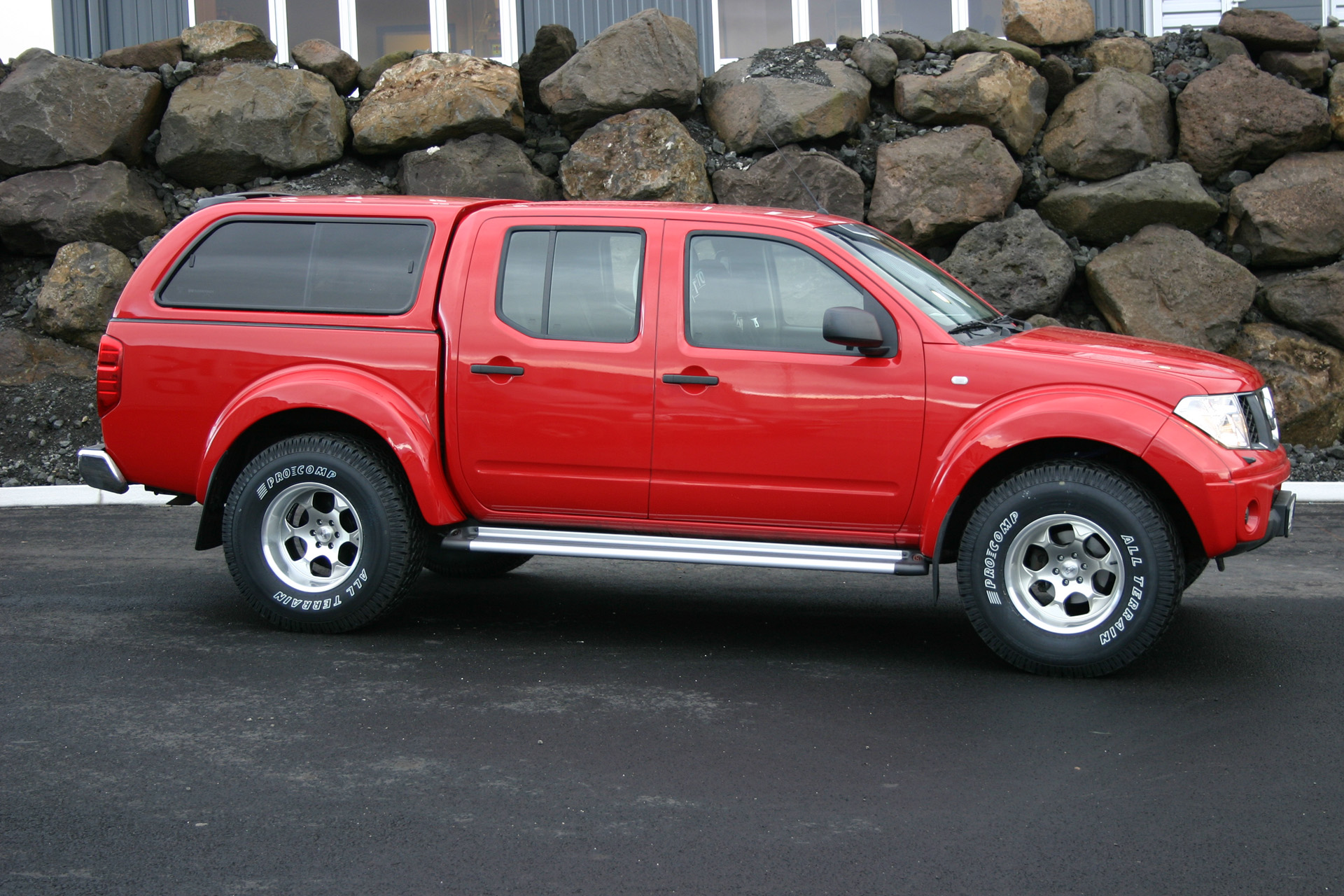 Nissan Navara Red