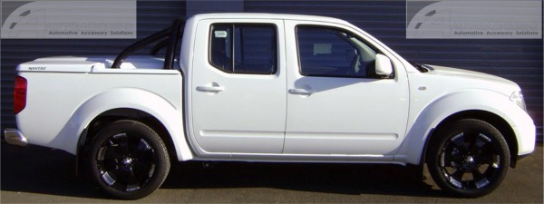 Nissan Navara White