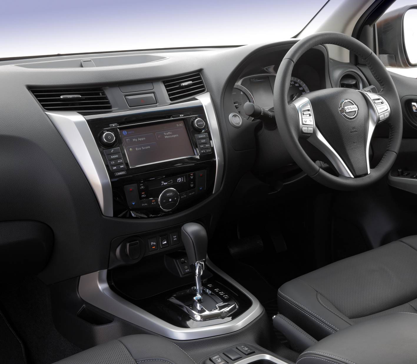 Nissan Navara White