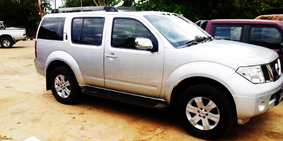 Nissan Pathfinder 8 Passenger