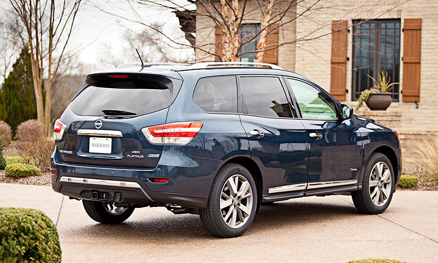 Nissan Pathfinder Hybrid 2015