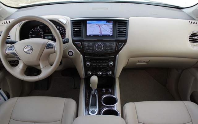 Nissan Pathfinder Hybrid 2015