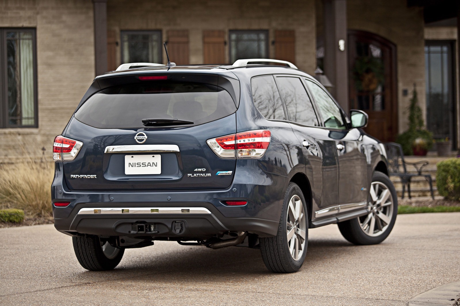 Nissan Pathfinder Hybrid 2015