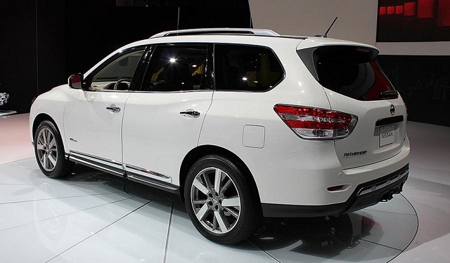 Nissan Pathfinder Hybrid 2015