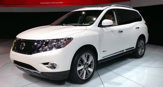 Nissan Pathfinder Hybrid 2016