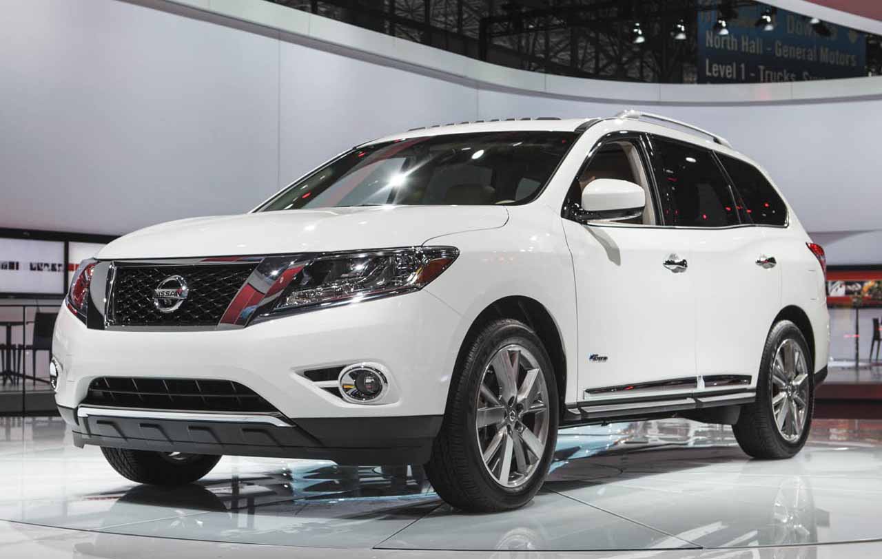 Nissan Pathfinder Hybrid 2016