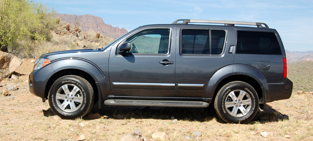 Nissan Pathfinder Silver