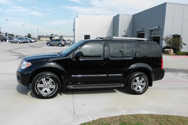 Nissan Pathfinder Silver