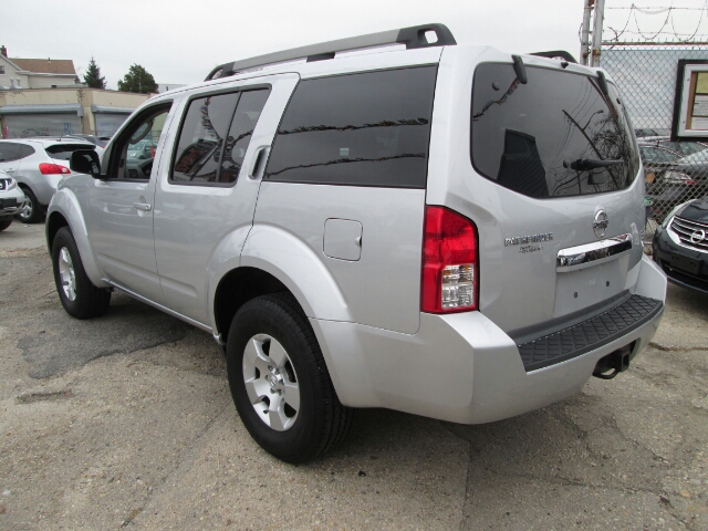 Nissan Pathfinder Silver