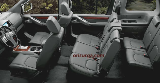 Nissan Pathfinder Silver