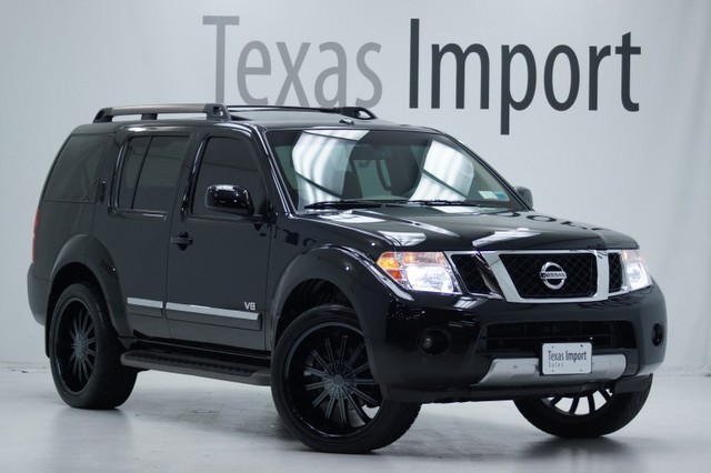 Nissan Pathfinder V8