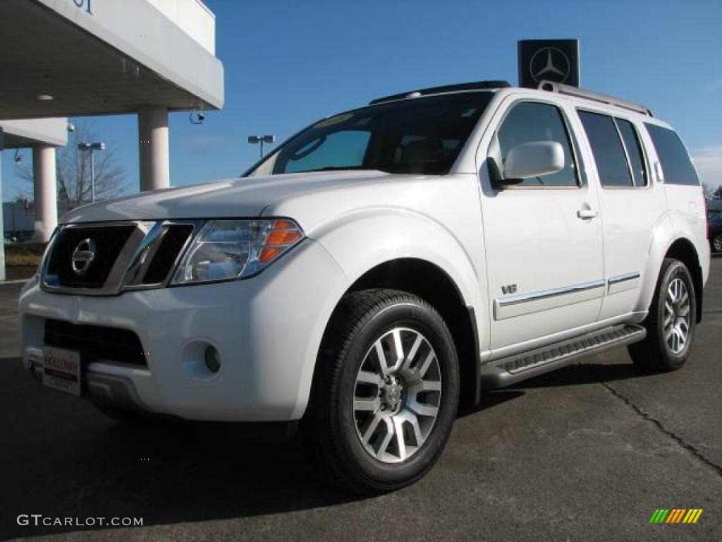 Nissan Pathfinder V8
