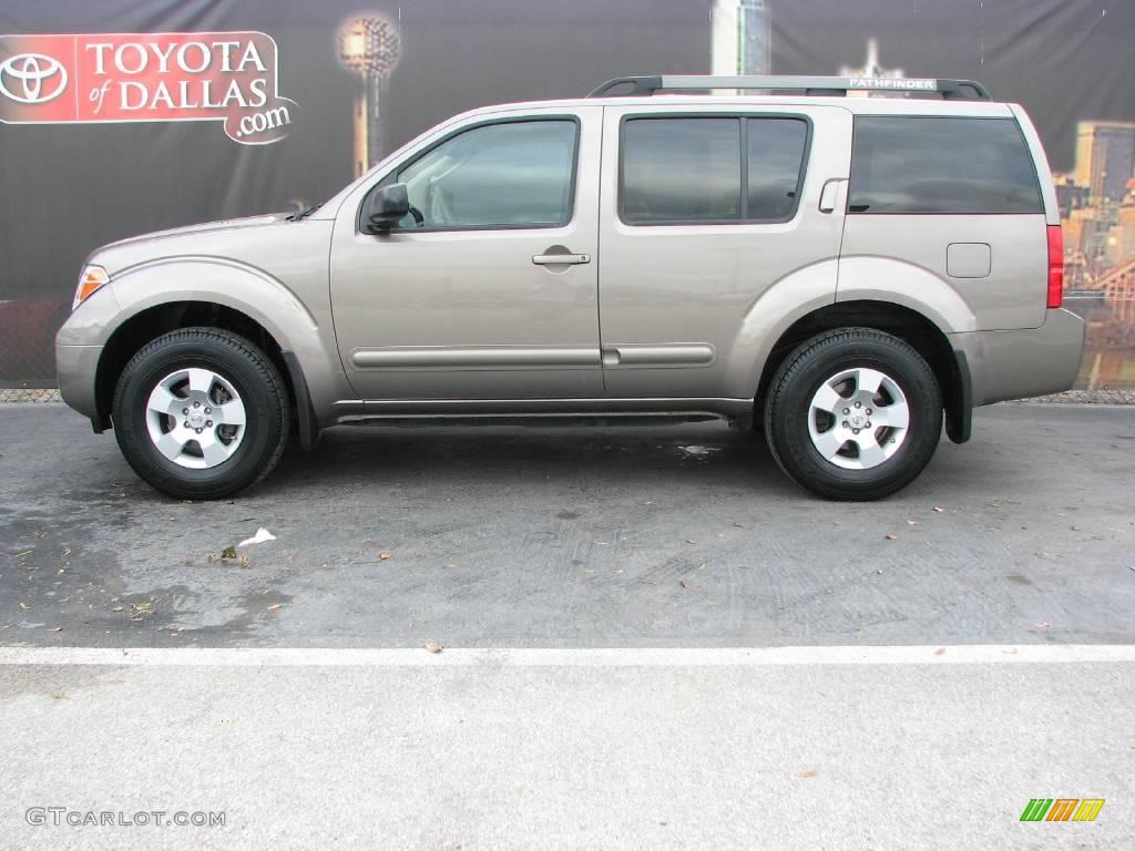 Nissan Pathfinder Xe