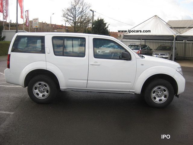 Nissan Pathfinder Xe