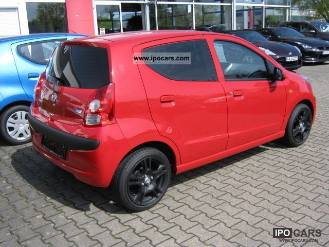 Nissan Pixo Red