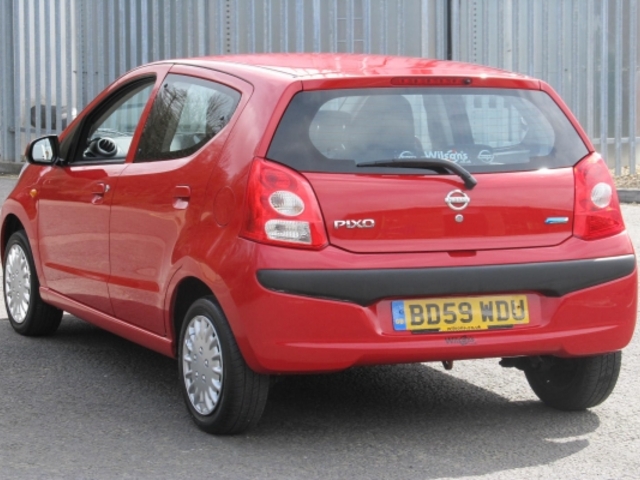 Nissan Pixo Red
