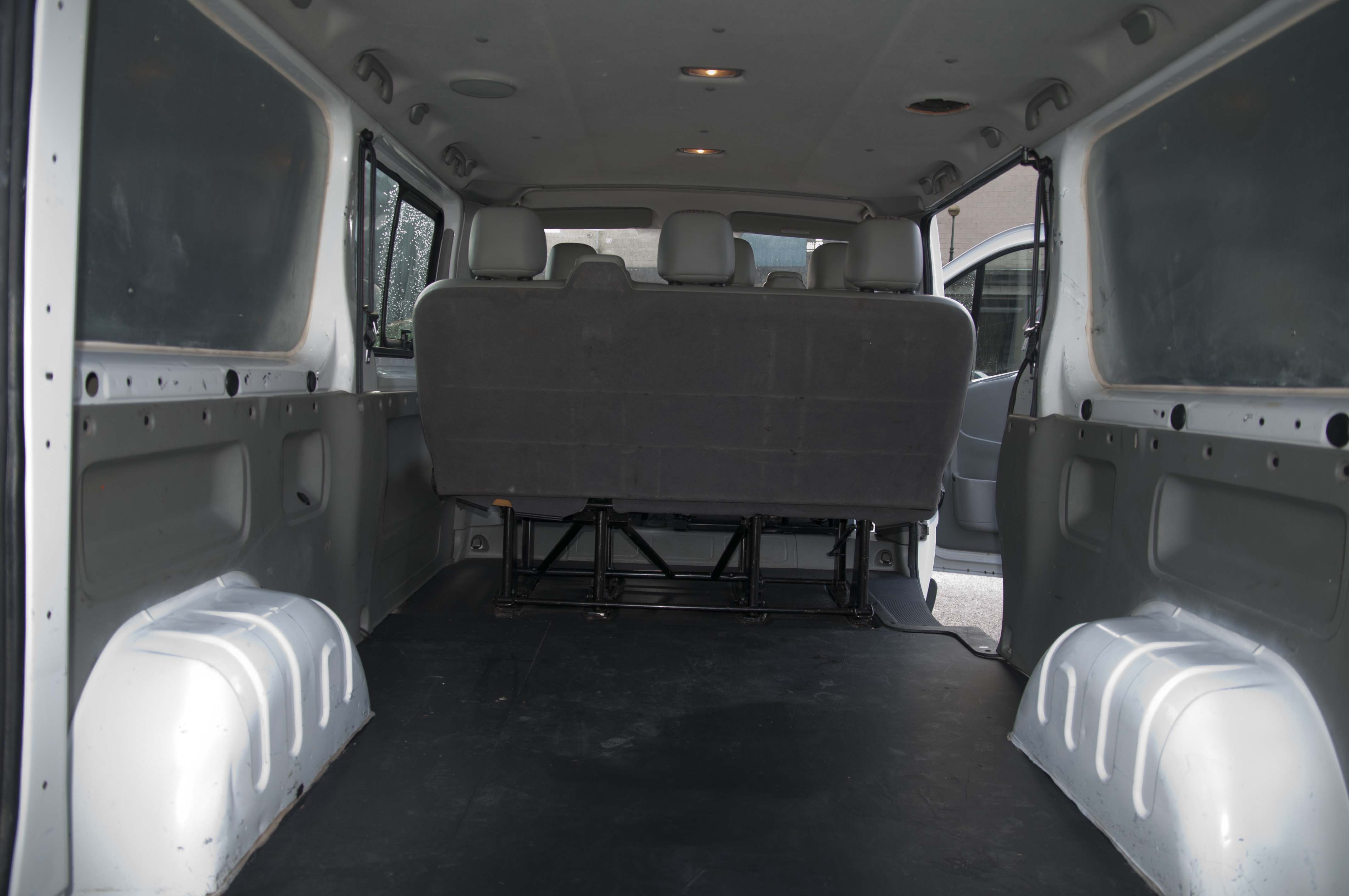 Nissan Primastar Combi